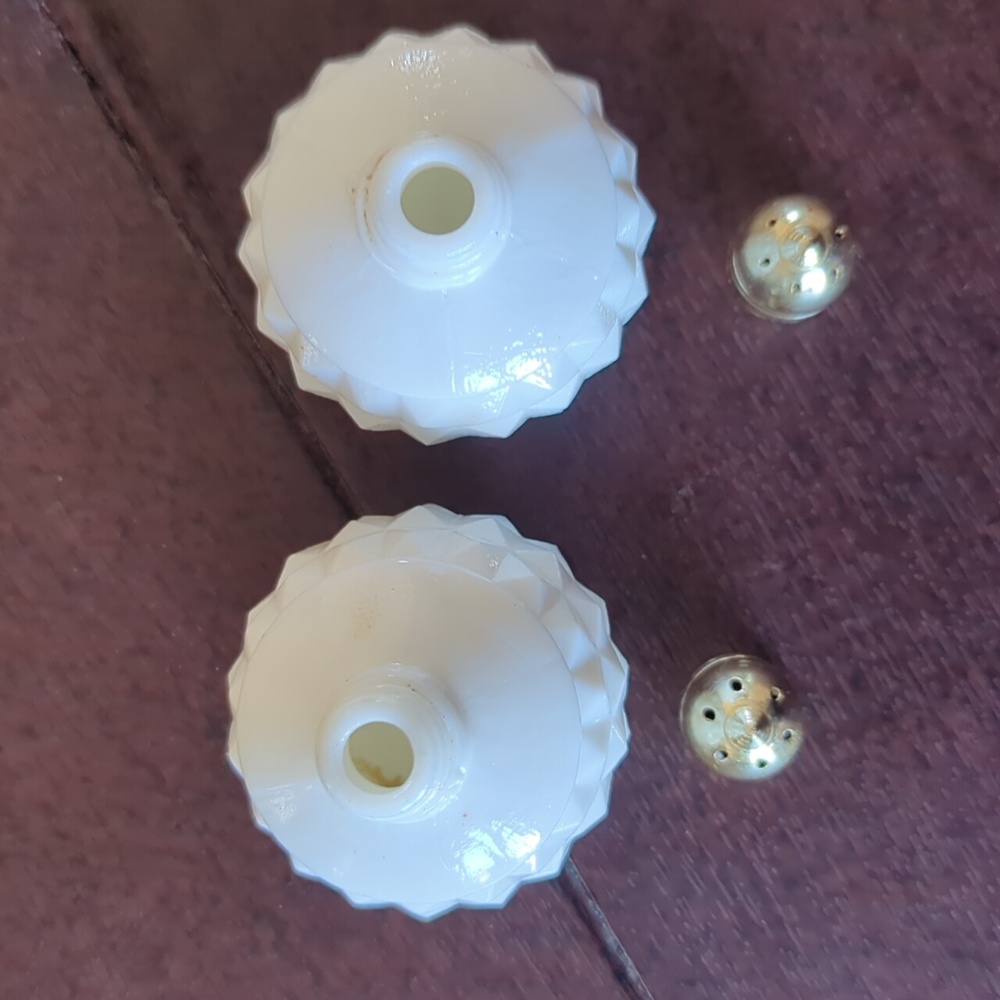 Vintage Hob Knob Milk Glass Salt & Pepper Made in Japan - Picture 3 of 5